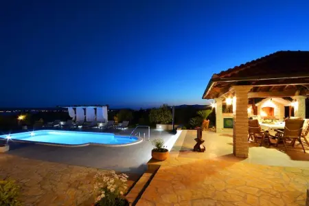 Villa Oliva, Villa confortable à Kaštel Lukšic sur le Mont Kozjak - Photo 4