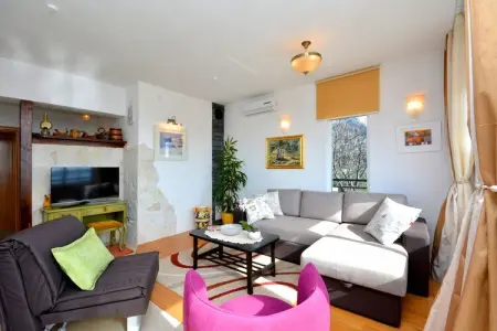 Villa Oliva, Villa confortable à Kaštel Lukšic sur le Mont Kozjak - Photo 10