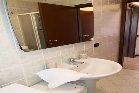 Casara Elle Otto, Maison de vacances bien décorée avec piscine en Lazise - Photo 28