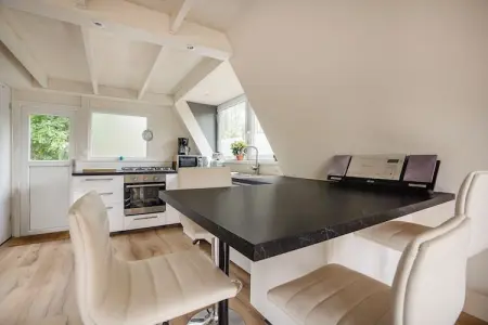 Soor & Long, Superbe habitation située aux abords d'un lac à 7KM de Maastricht - Photo 2