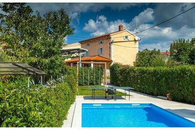 Villa Bubani with Private Pool, Gite 8 personnes à Bubani HR-00041-74