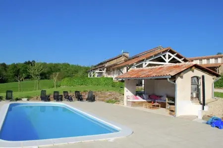 La Caleche, Très beau gite avec studio sur un domaine avec piscine chauffée. - Photo 5