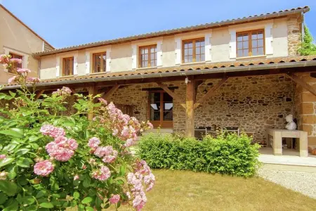 La Caleche, Très beau gite avec studio sur un domaine avec piscine chauffée. - Photo 7