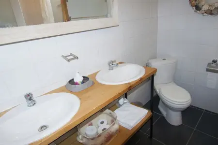 Le Castel, Belle maison spacieuse sur une belle propriété avec une piscine chauffée. - Photo 14