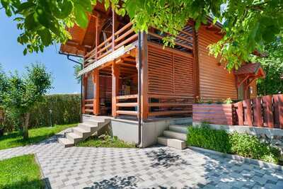 Beautiful wooden cottage with swimmingpool, Gite 4 personnes à Sveti Petar Mrežnički HR-47250-12