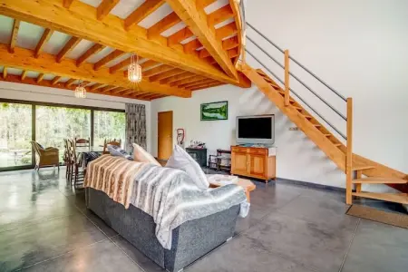 Le Gîte du Lac Privé, Gîte premium à Florennes face à un lac à poissons privé dans la forêt - Photo 2