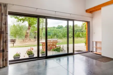 Le Gîte du Lac Privé, Gîte premium à Florennes face à un lac à poissons privé dans la forêt - Photo 6