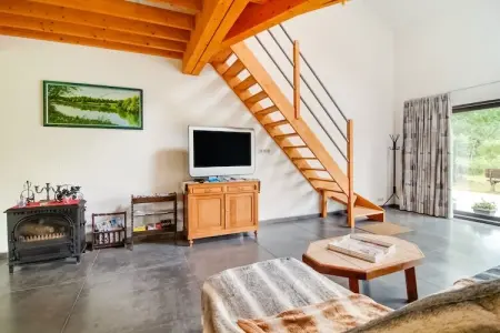 Le Gîte du Lac Privé, Gîte premium à Florennes face à un lac à poissons privé dans la forêt - Photo 8