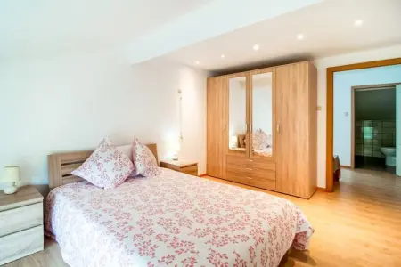 Le Gîte du Lac Privé, Gîte premium à Florennes face à un lac à poissons privé dans la forêt - Photo 20