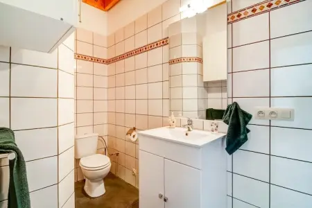 Le Gîte du Lac Privé, Gîte premium à Florennes face à un lac à poissons privé dans la forêt - Photo 21