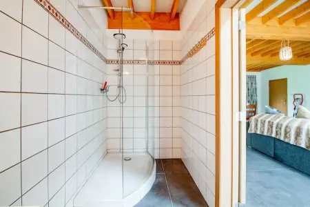 Le Gîte du Lac Privé, Gîte premium à Florennes face à un lac à poissons privé dans la forêt - Photo 22