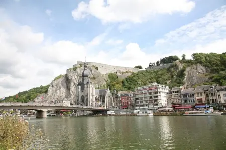 Le Gîte du Lac Privé, Gîte premium à Florennes face à un lac à poissons privé dans la forêt - Photo 38