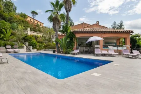 La Mastannière, Maison de vacances attrayante aux Adrets de l'Esterel avec piscine - Photo 1