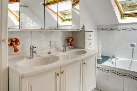 Gîte de 8 personnes avec piscine, Superbe villa près de Hamoir avec piscine privée et jardin - Photo 28