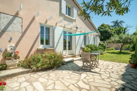 Gite au pied du Mont Ventoux à Bedoin, Maison de vacances élégante au Bédoin avec jardin - Photo 7