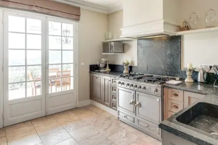 Villa Marguerite Sea View, Villa extravagante à Mandelieu-la-Napoule près de Cannes - Photo 5