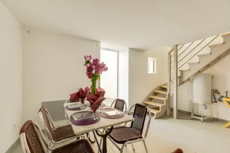 La vigneronne, Maison rénovée pour quatre dans le vieux village cathare de Montouliers - Photo 2