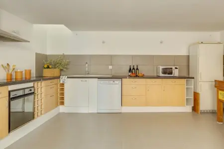 La vigneronne, Maison rénovée pour quatre dans le vieux village cathare de Montouliers - Photo 3