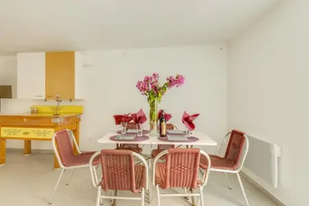 La vigneronne, Maison rénovée pour quatre dans le vieux village cathare de Montouliers - Photo 8