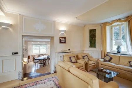 Villa d'epoca con ampio giardino lago di como, Villa accueillante à Lanzo d  Intelvi avec bibliothèque et jardin - Photo 10