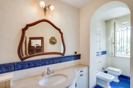 Villa d'epoca con ampio giardino lago di como, Villa accueillante à Lanzo d  Intelvi avec bibliothèque et jardin - Photo 31