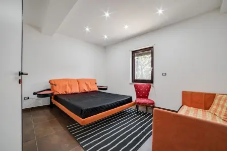 Villa Baglieri Guest House, Villa Sereine à Nissoria avec Piscine Privée et Jardin - Photo 1