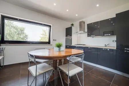 Villa Baglieri Guest House, Villa Sereine à Nissoria avec Piscine Privée et Jardin - Photo 2