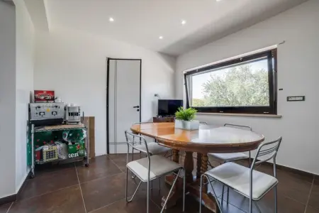 Villa Baglieri Guest House, Villa Sereine à Nissoria avec Piscine Privée et Jardin - Photo 8