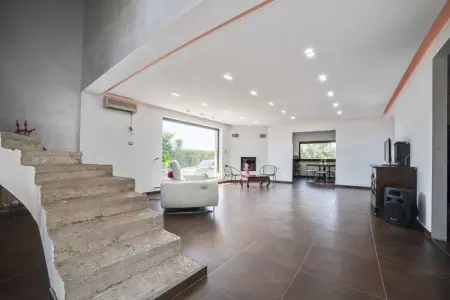 Villa Baglieri Guest House, Villa Sereine à Nissoria avec Piscine Privée et Jardin - Photo 11