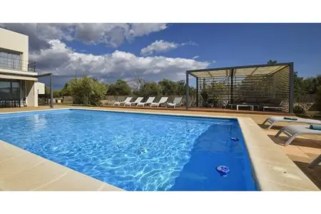 Casa Caleu, Maison de campagne de construction récente un style minimaliste, piscine privée - Photo 9