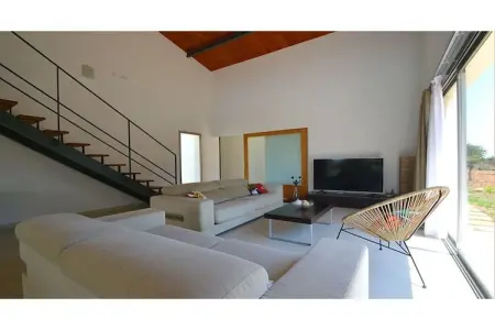 Casa Caleu, Maison de campagne de construction récente un style minimaliste, piscine privée - Photo 11