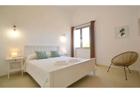 Casa Caleu, Maison de campagne de construction récente un style minimaliste, piscine privée - Photo 15