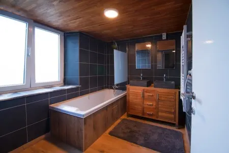 Les Trois Chênes, Magnifique maison de vacances très spacieuse avec sauna et vue sur la campagne - Photo 25