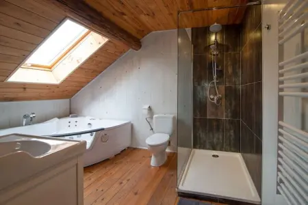 Les Trois Chênes, Magnifique maison de vacances très spacieuse avec sauna et vue sur la campagne - Photo 31