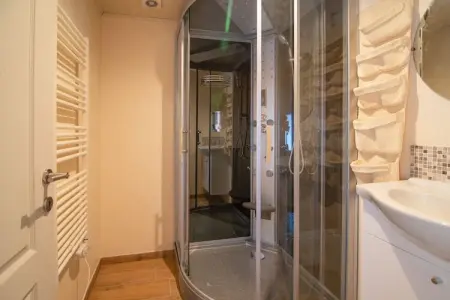 Les Trois Chênes, Magnifique maison de vacances très spacieuse avec sauna et vue sur la campagne - Photo 35