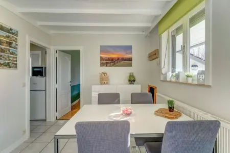 The Little White House, Maison de vacances confortable à Westouter avec un jardin - Photo 14