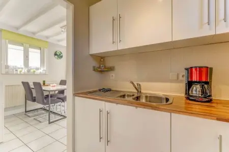 The Little White House, Maison de vacances confortable à Westouter avec un jardin - Photo 16