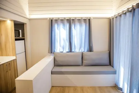 La Llosa 1 Xaloc, Bungalow en bois avec terrasse couverte, à 1 km de la plage - Photo 1