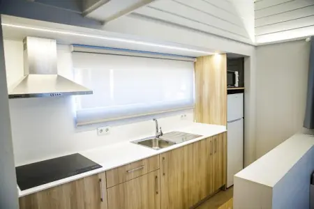 La Llosa 1 Xaloc, Bungalow en bois avec terrasse couverte, à 1 km de la plage - Photo 2