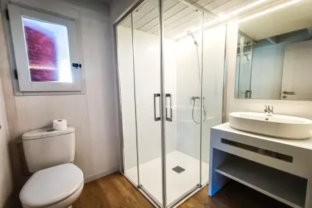 La Llosa 1 Xaloc, Bungalow en bois avec terrasse couverte, à 1 km de la plage - Photo 10