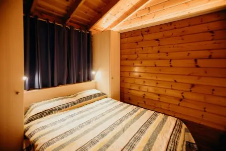 La Llosa 3 LLEBEIG, Joli bungalow en bois avec terrasse, à 1 km de la plage - Photo 2