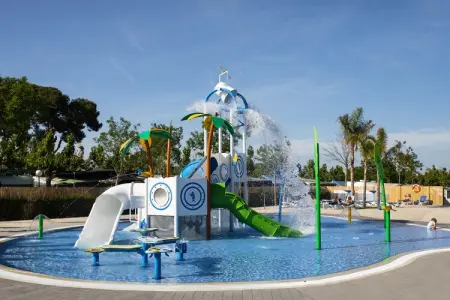 La Llosa 3 LLEBEIG, Joli bungalow en bois avec terrasse, à 1 km de la plage - Photo 4