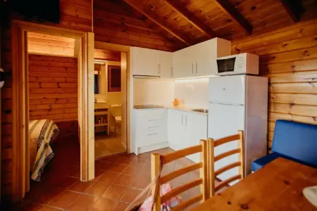 La Llosa 3 LLEBEIG, Joli bungalow en bois avec terrasse, à 1 km de la plage - Photo 6