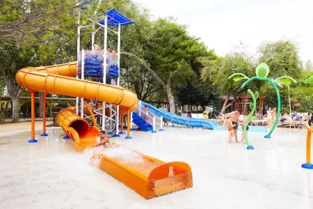 Tamarit Park Resort 1 THALASSA, Chalet moderne avec climatisation à deux pas de la plage - Photo 25