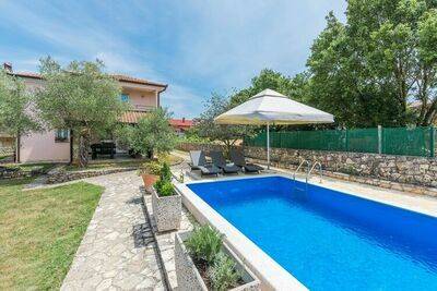 Apartment Cerin with Private Pool, Gite 6 personnes à Rovinjsko Selo HR-00050-58