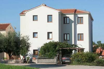 Apartment Beakovic II with Balcony and Sea View, Gite 3 personnes à Porec HR-52440-160