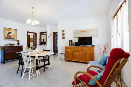 PALMA'S VILLA, Maison de Vacances en Bord de Mer à Siniscula avec Jardin Privé - Photo 1