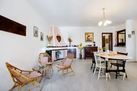 PALMA'S VILLA, Maison de Vacances en Bord de Mer à Siniscula avec Jardin Privé - Photo 2