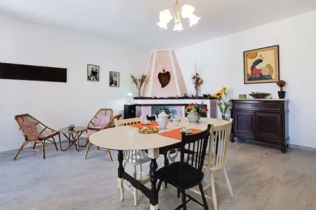 PALMA'S VILLA, Maison de Vacances en Bord de Mer à Siniscula avec Jardin Privé - Photo 9