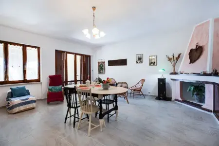 PALMA'S VILLA, Maison de Vacances en Bord de Mer à Siniscula avec Jardin Privé - Photo 11